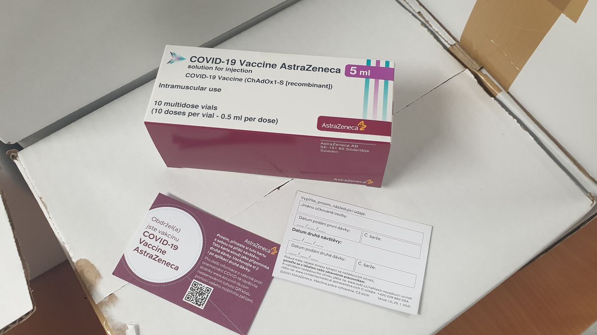 Česko jedná o vakcínách bez EU. Extra dodávky nabízí AstraZeneca